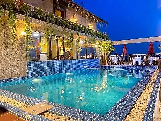 Hotel Bronam & 4*